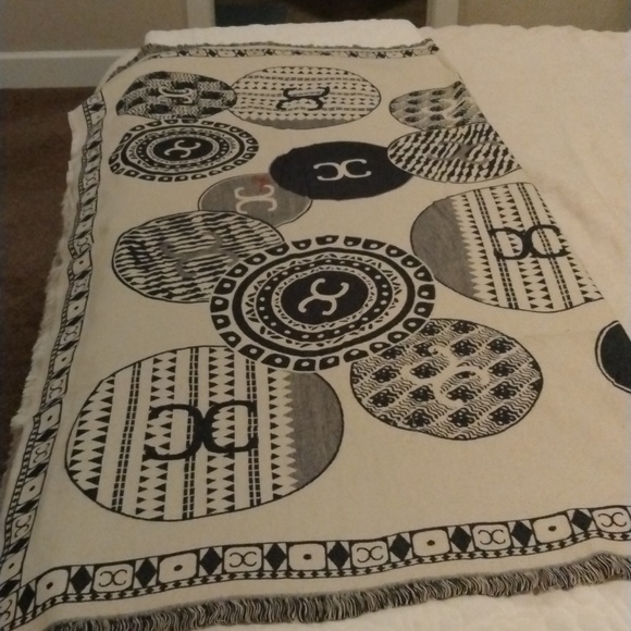 Throw Blanket w/fringe .55" soft gorgeous warm cozy. Happy holidays shawl - Picture 2 of 5